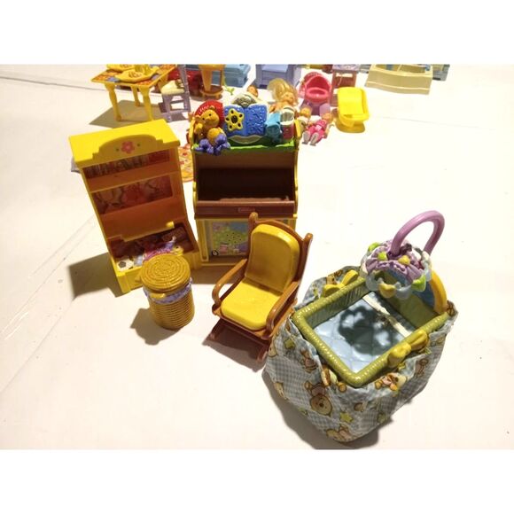 Fisher-Price Loving Family Dollhouse LOT Furniture, Dolls & Accessories - Picture 10 of 16